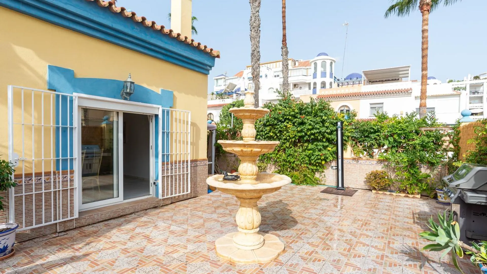 Villa Valentina - Renovated On Los Alamos Beach Torremolinos Spanien