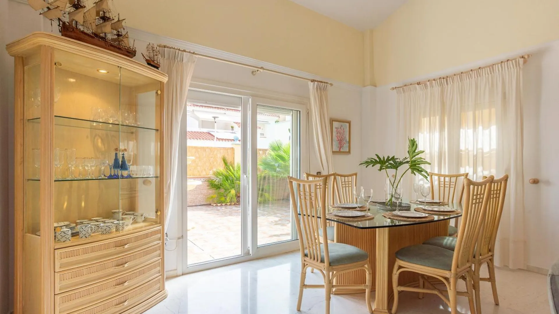 Villa Valentina - Renovated On Los Alamos Beach Torremolinos Spanien