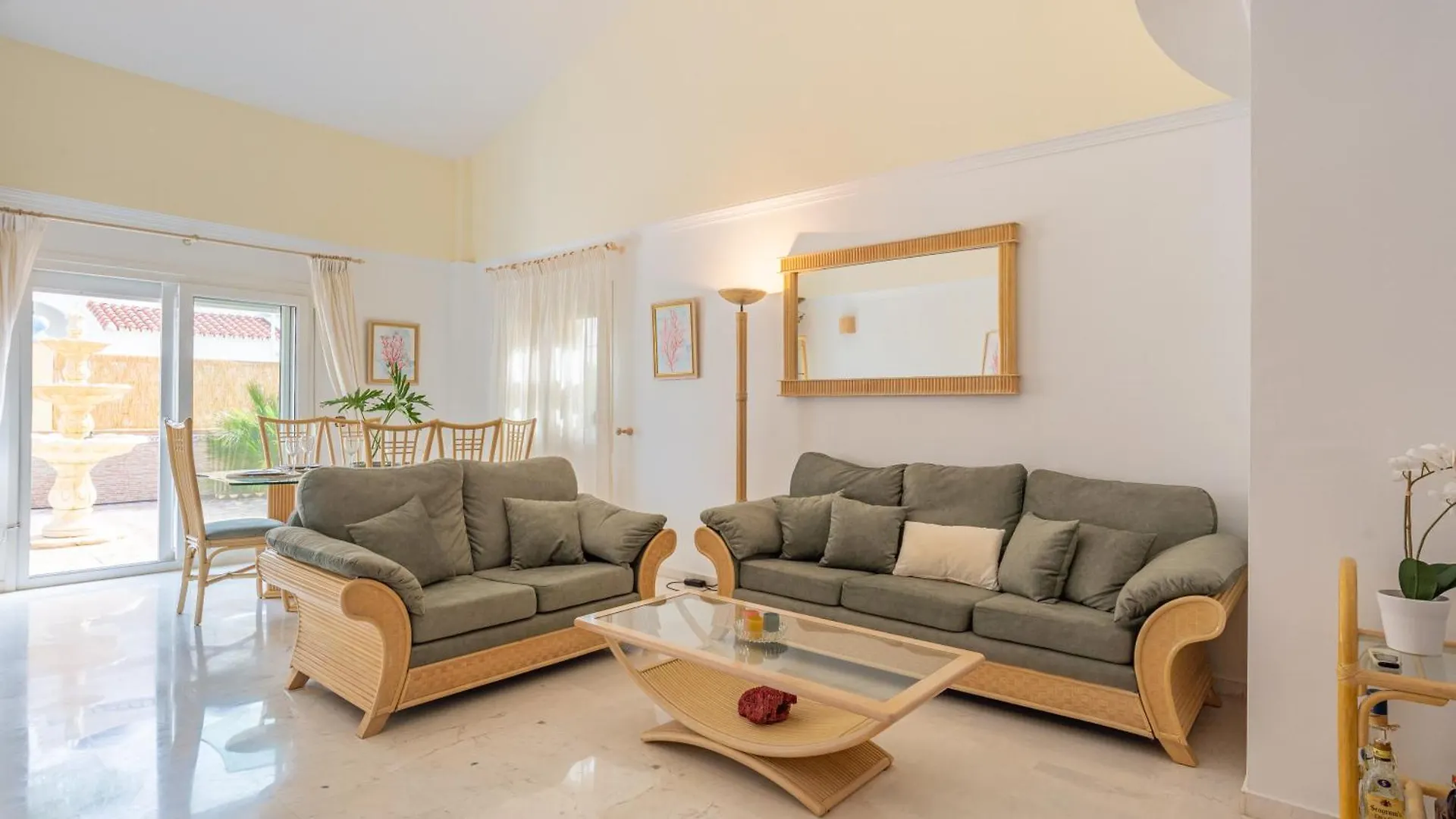 Villa Valentina - Renovated On Los Alamos Beach Torremolinos Spanien